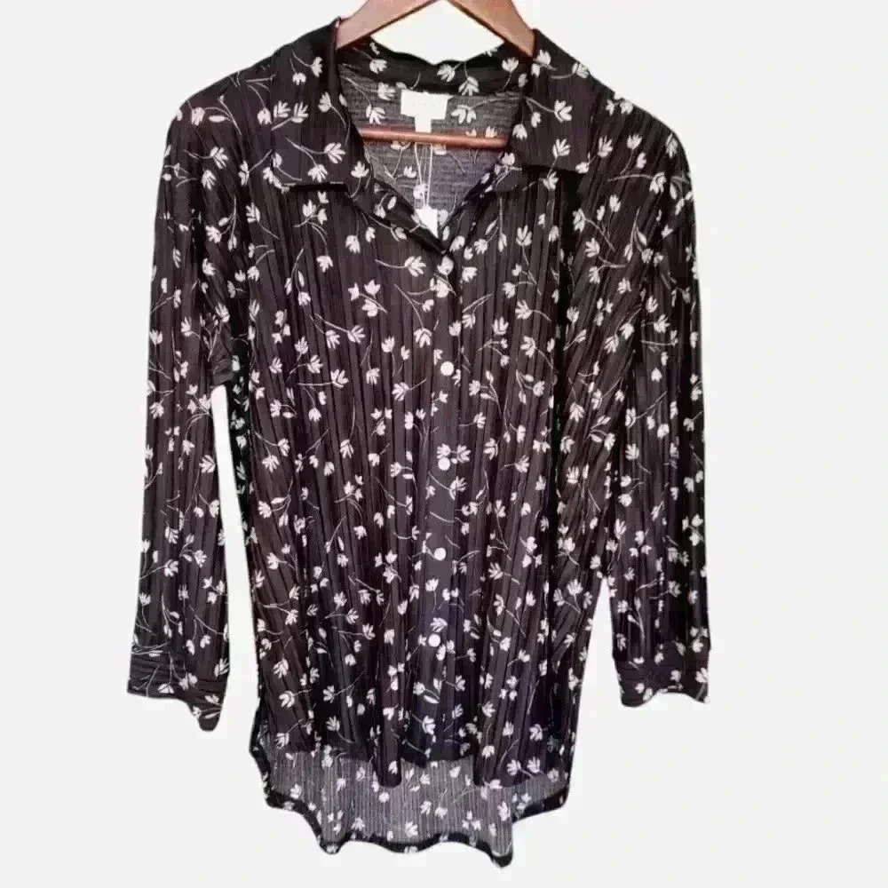 NWT Greige Black and White Paisley Blouse